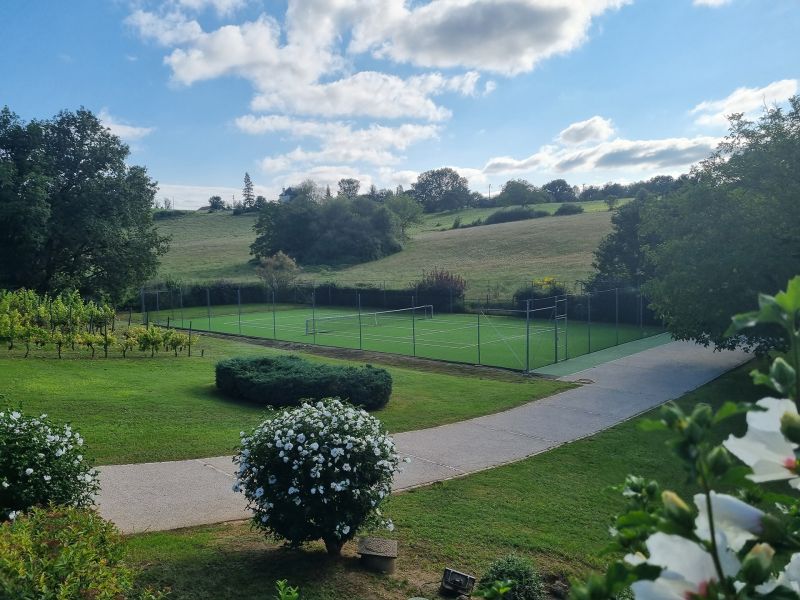 Terrain de tennis en gazon synthétique à Degagnac (46)